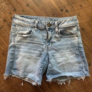 American Eagle distressed light wash size 4 midi shorts
